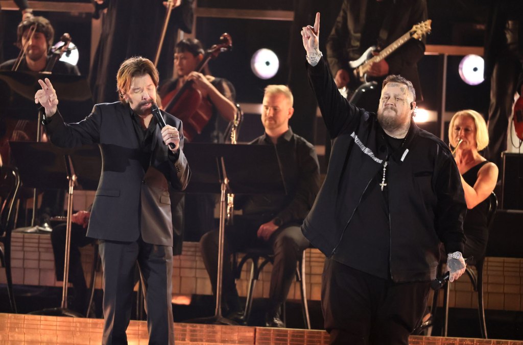 jelly-roll,-brooks-&-dunn-take-the-2024-cma-awards-to-church-with-gospel-‘believe’-performance