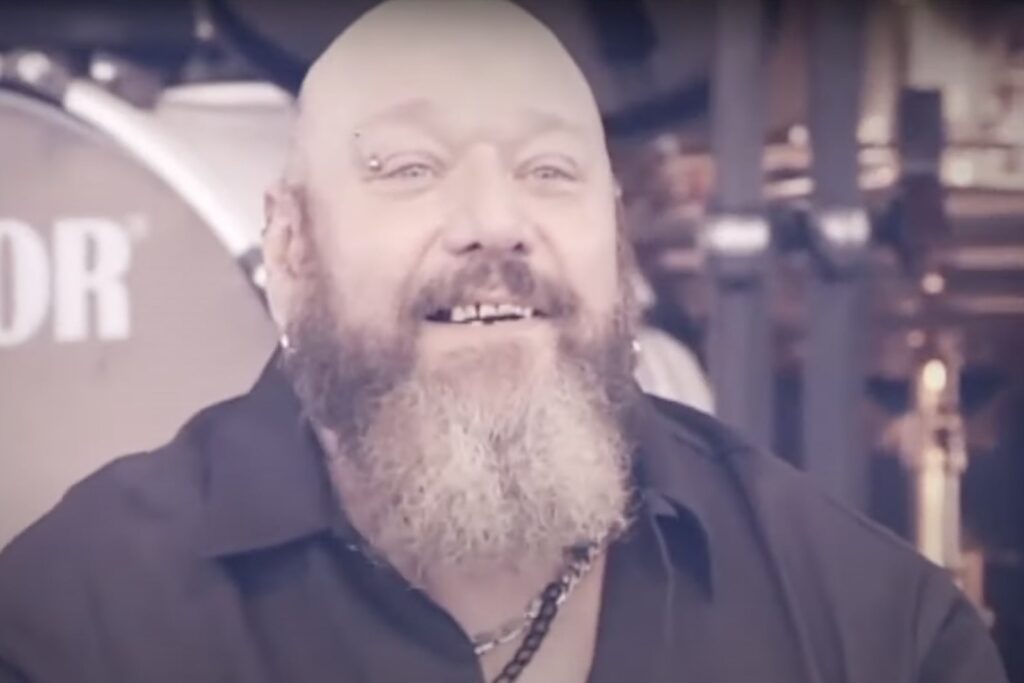 iron-maiden’s-paul-di’anno-is-laid-to-rest-in-london