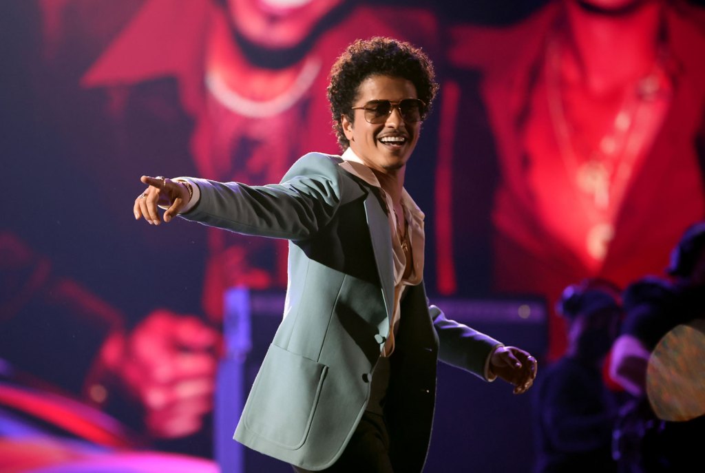 bruno-mars-shouts-out-his-collaborators-lady-gaga-&-rose-for-‘making history’