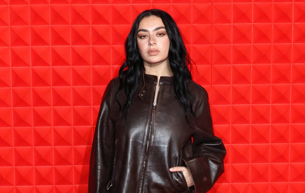 is-charli-xcx-teasing-a-2025-north-american-‘brat’-arena-tour?