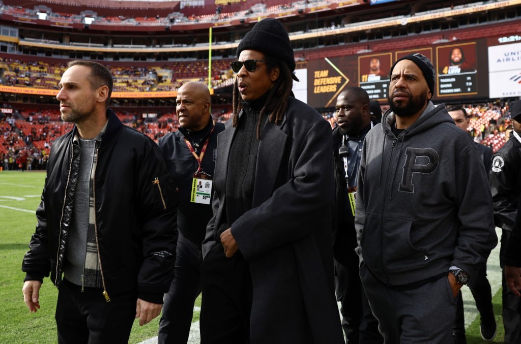 fans-react-to-jay-z-attending-the-washington-commanders-vs.-dallas-cowboys game