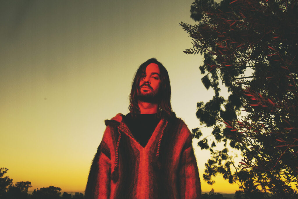 kevin-parker-unveils-new-chord-generating-instrument,-orchid