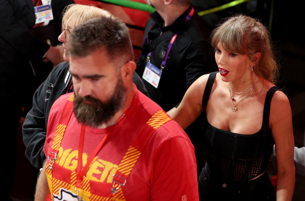 jason-kelce-gives-thanks-for-taylor-swift’s-generosity-to-family:-‘she’s-a-wonderful person’