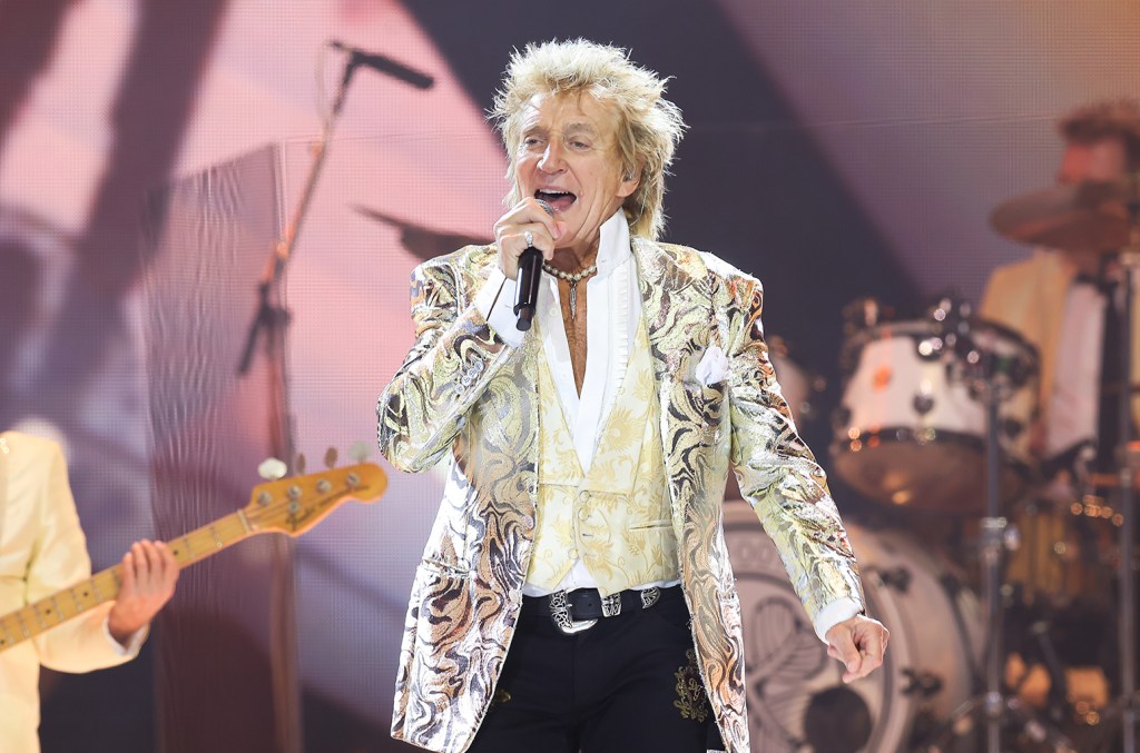 rod-stewart-admits-glastonbury-performance-will-cost-him-‘a fortune’