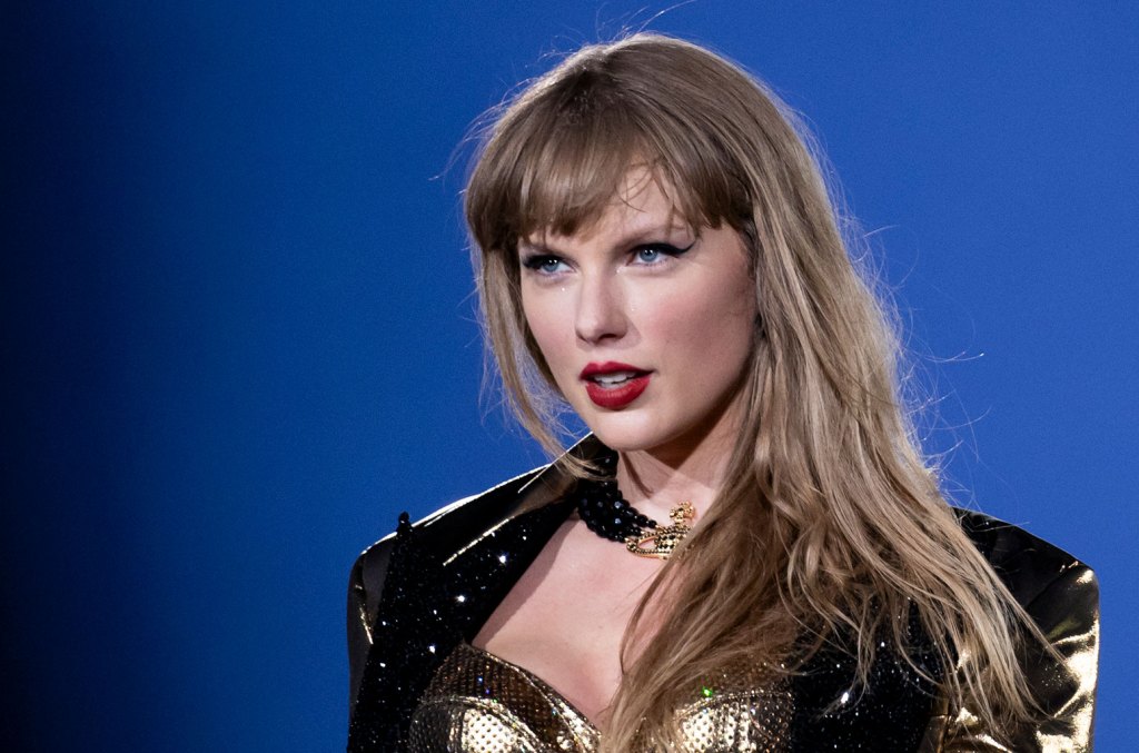 8-things-we-learned-from-taylor-swift’s-‘the-eras-tour book’