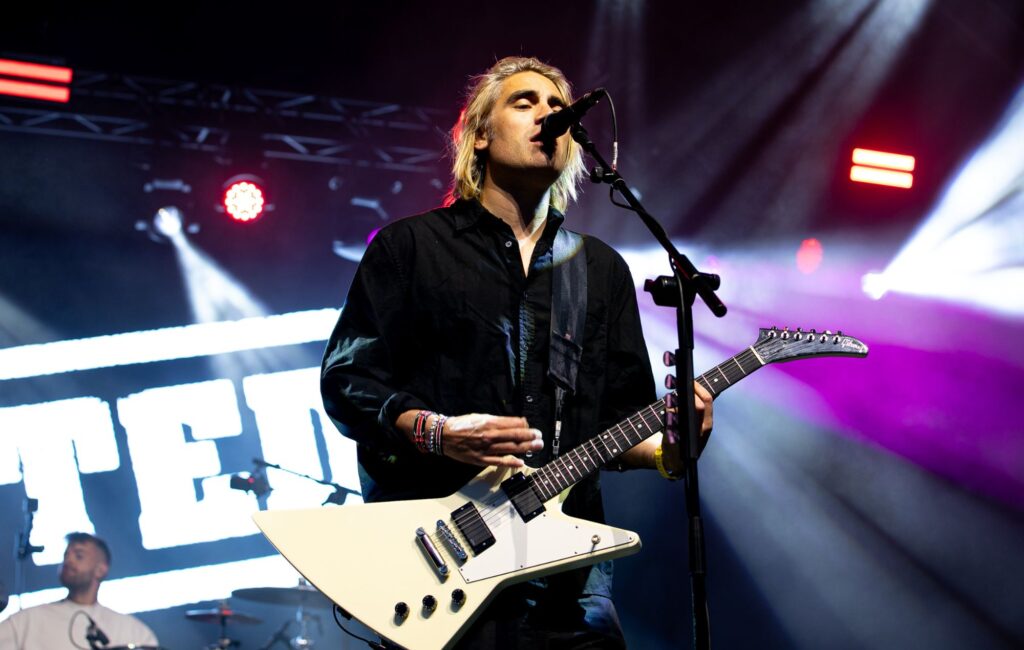 busted-and-fightstar’s-charlie-simpson-joins-‘the-war-of-the-worlds’-uk-tour-alongside-enter-shikari’s-rou-reynolds