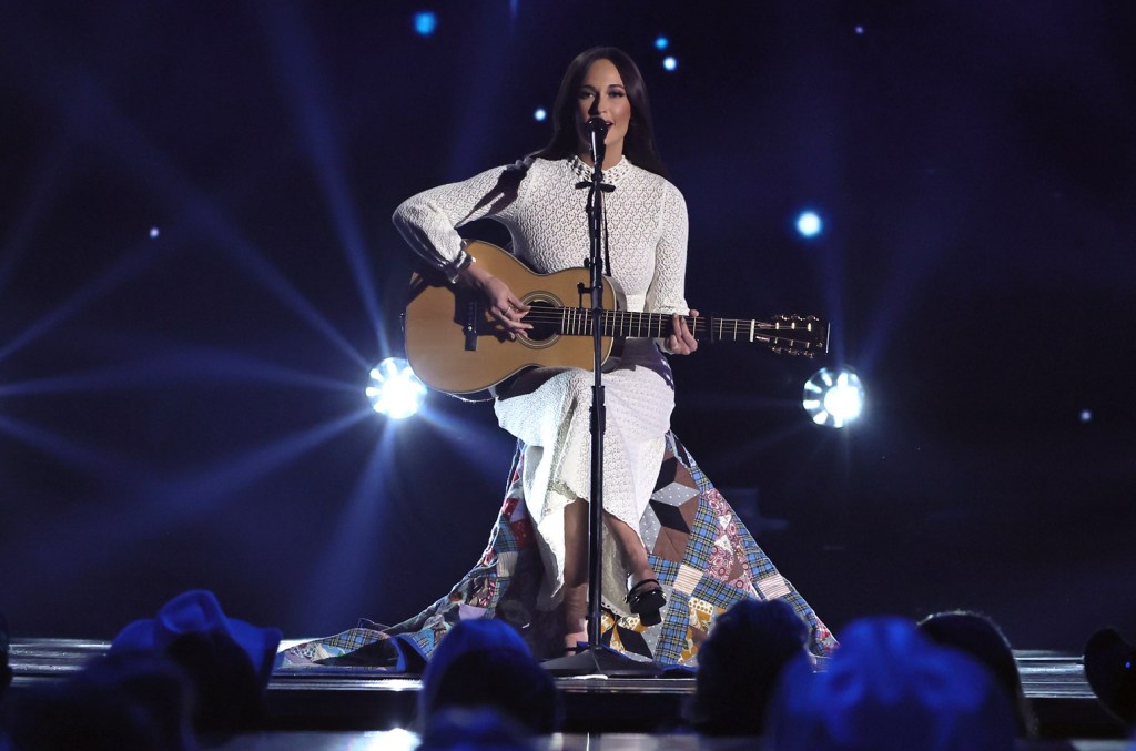 kacey-musgraves-calls-out-handsy-tampa-fan-who-‘ruined’-show-by-grabbing her