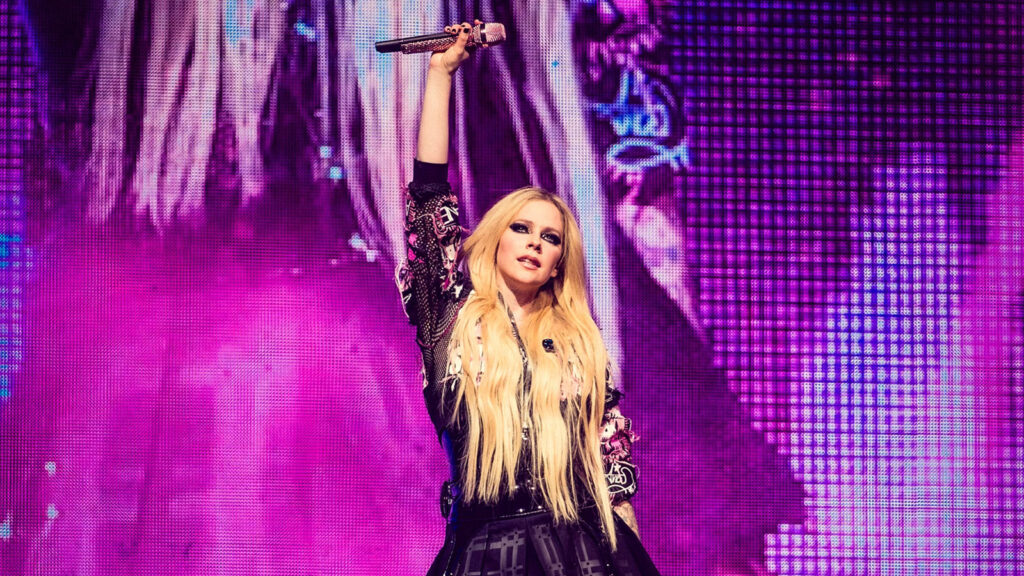 avril-lavigne-extends-greatest-hits-tour-with-simple-plan-and-more