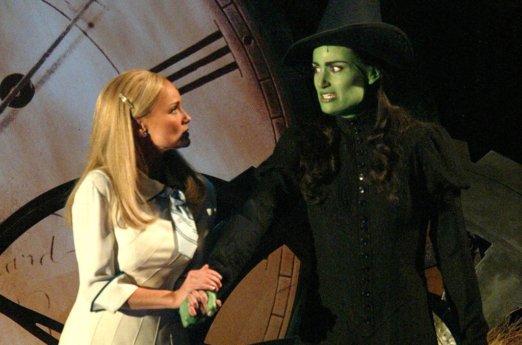 ‘wicked’-is-more-popular-than-ever:-broadway-cast-album-hits-billboard-200-top-40-for-first time