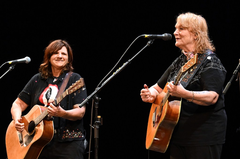 indigo-girls-to-receive-lifetime-achievement-award-at-2025-international-folk-music-awards:-full-list-of-nominations-& honorees