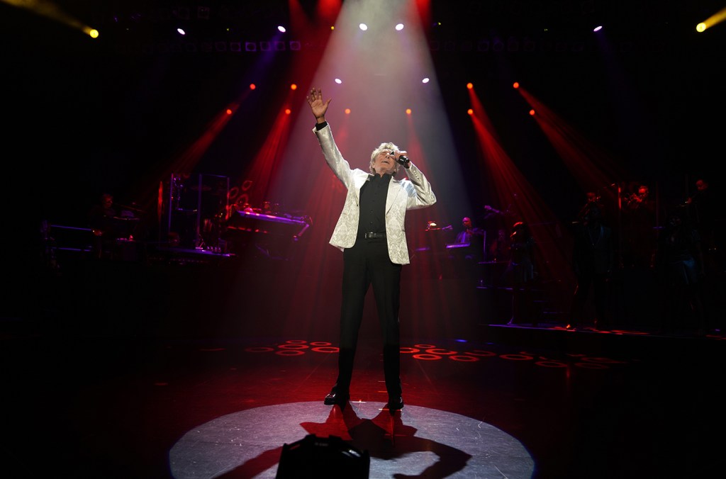 barry-manilow-books-lifetime-las-vegas-residency-at-westgate-resort-& casino