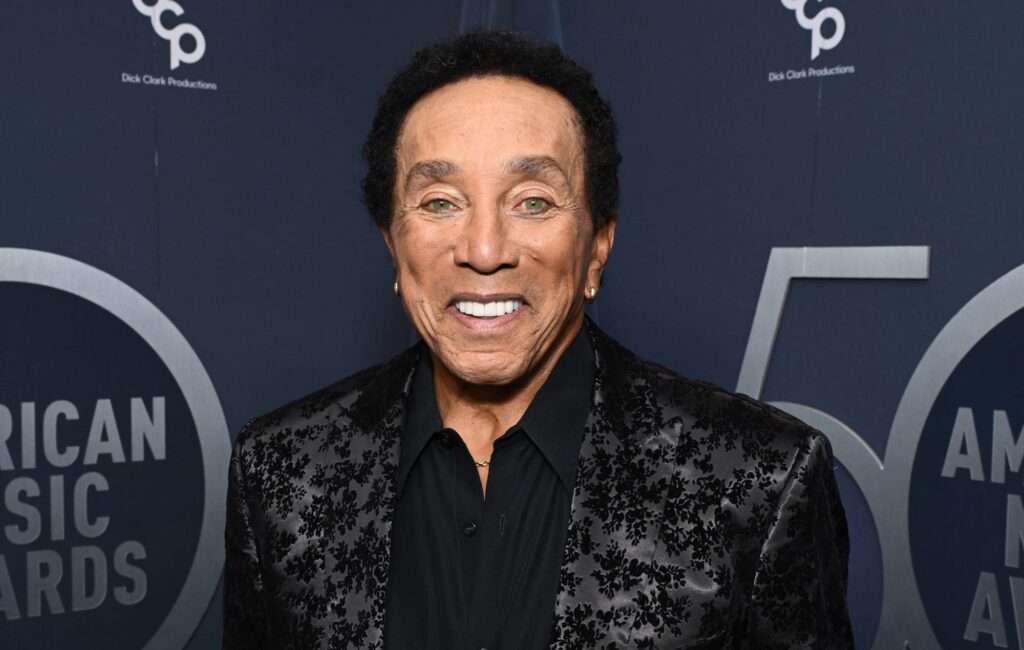 smokey-robinson-to-play-first-uk-headline-show-in-over-15-years