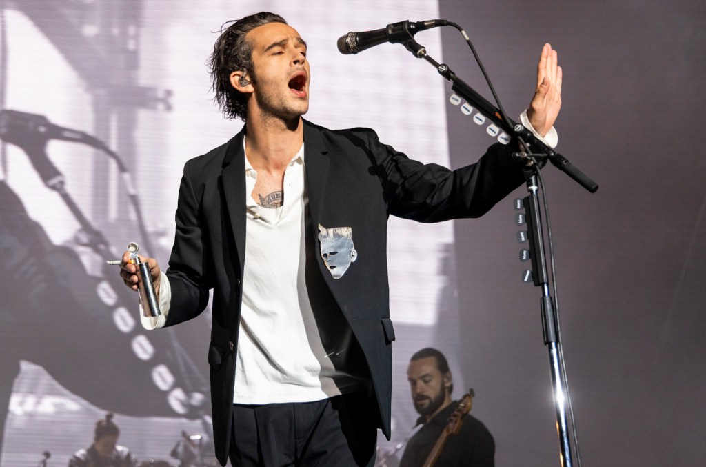 the-1975’s-matty-healy-says-he’ll-‘stick-to-music’-after-heated-social-media-exchange-with-azealia banks