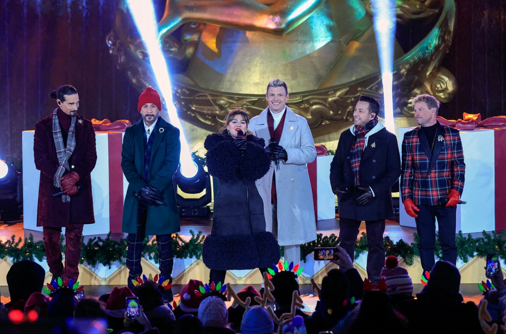 backstreet-boys-warm-up-‘christmas-in-rockefeller center’-with-cozy-‘christmas-song’ cover