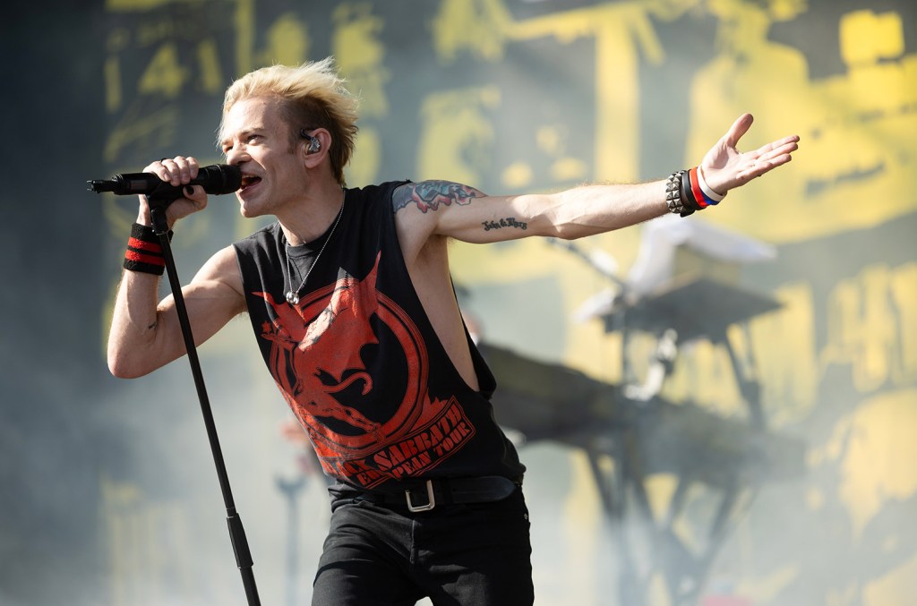 sum-41’s-australian-tour-canceled-after-deryck-whibley hospitalized