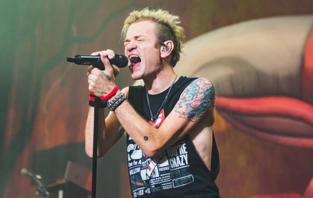 sum-41-cancel-australian-tour,-with-deryck-whibley-“too-unwell-to-perform”