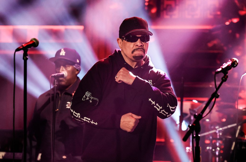 ice-t-performs-‘comfortably-numb’-on-‘tonight-show,’-talks-getting-approval-from-battling-pink-floyd members