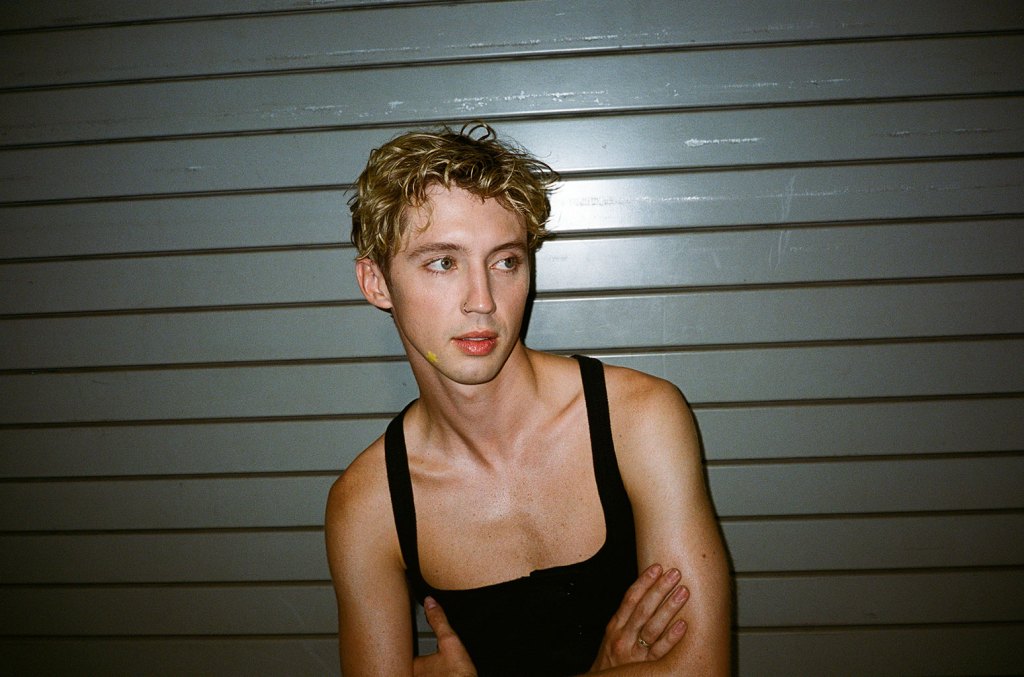 troye-sivan-examines-his-past,-our-present-&-the-future-of-his-career-on-‘origins’