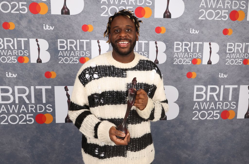 singer-songwriter-myles-smith-wins-the-brits-2025-rising-star award