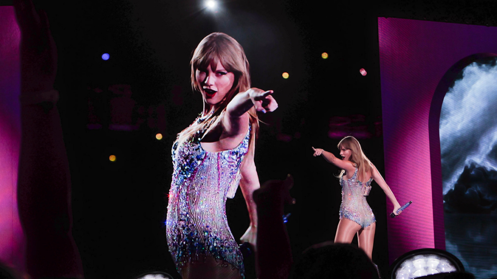 taylor-swift’s-target-exclusive-eras-tour-book-sells-over-814,000-copies-during-thanksgiving-weekend