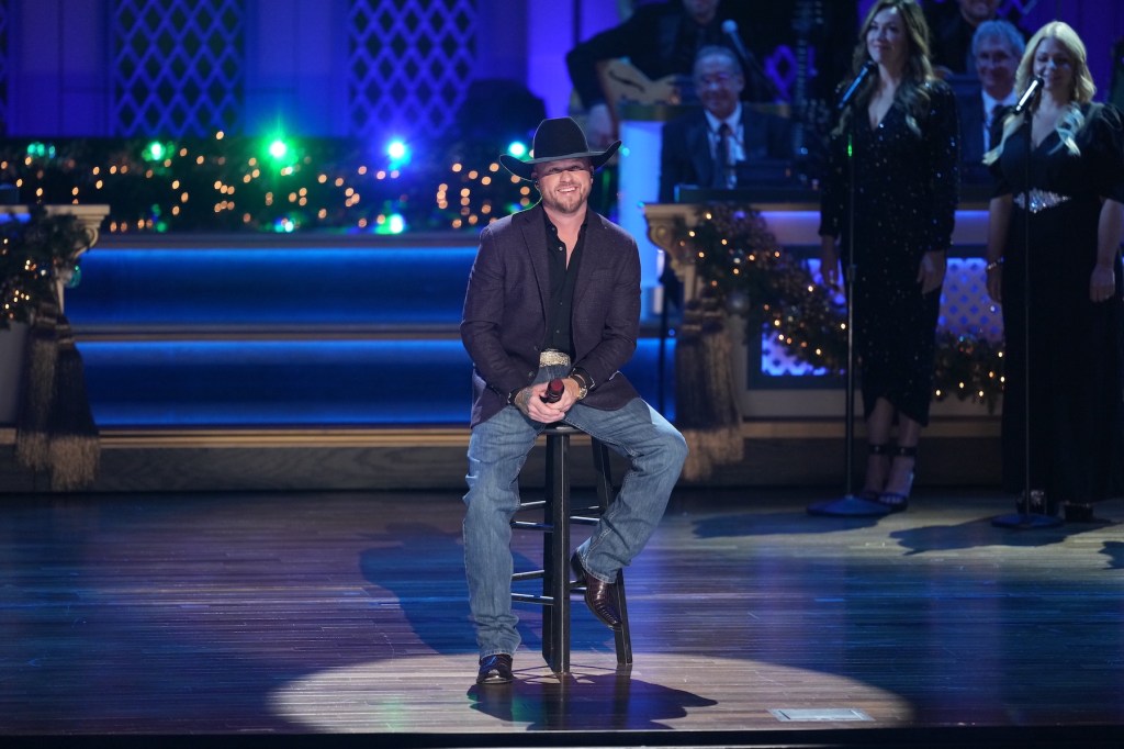 missed-‘cma-country-christmas?’-here’s-how-to-stream-the-holiday-special-all-season long