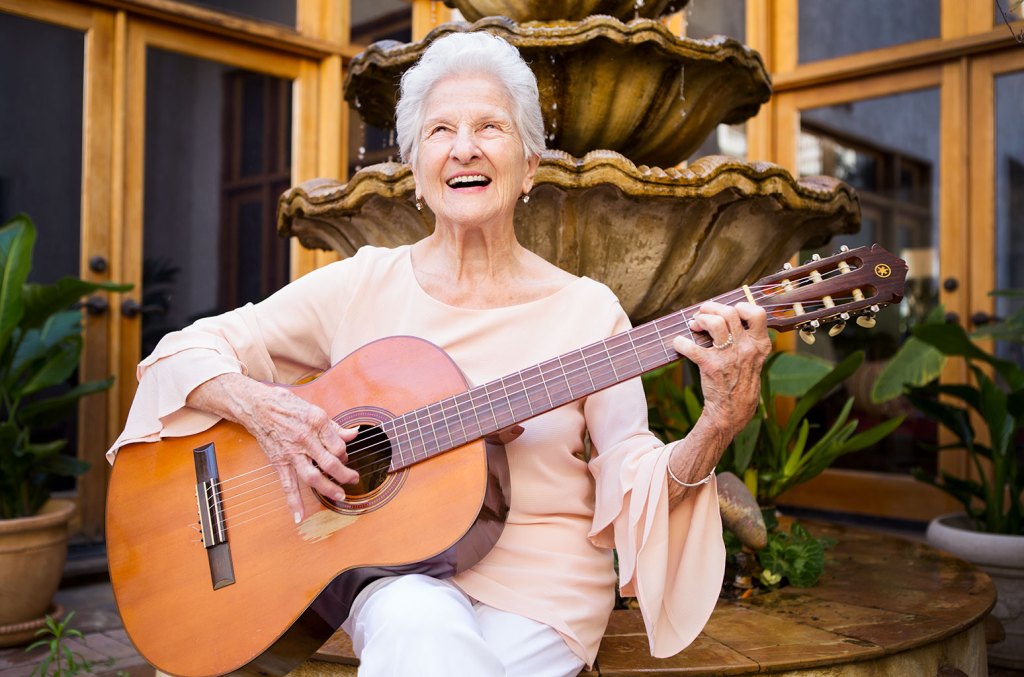 angela-alvarez,-nonagenarian-winner-of-the-2022-latin-grammy-for-best-new-artist,-dies-at 97