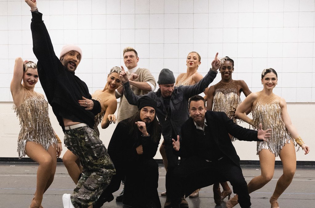 watch-the-backstreet-boys-dance-to-‘everybody-(backstreet’s-back)’-with-the-radio-city rockettes