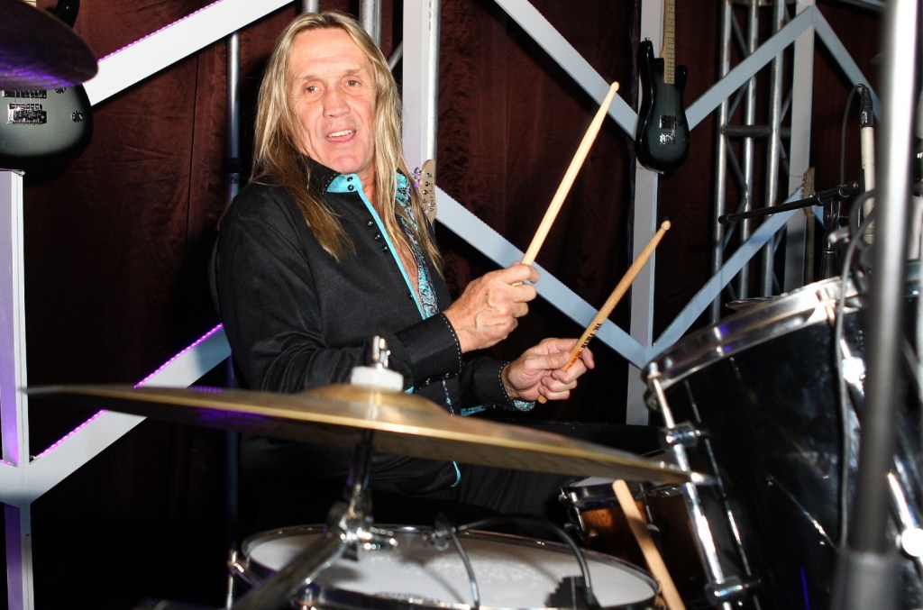 iron-maiden-drummer-nicko-mcbrain-announces-he’s-taking-a-‘step-back’-from touring