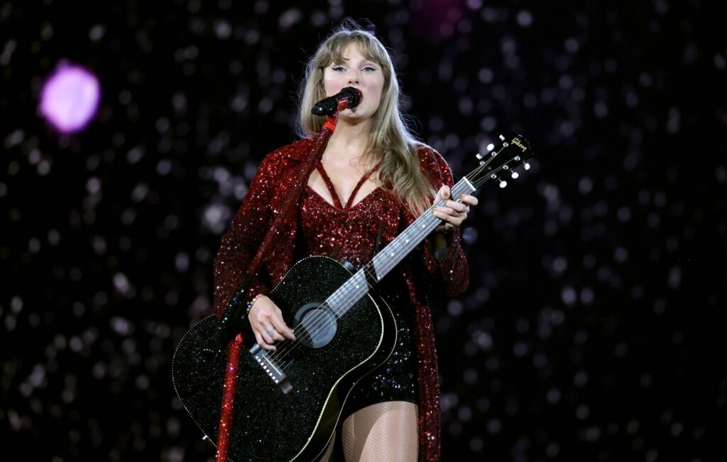 taylor-swift-gives-$197million-in-bonuses-to-crew-members-on-‘the-era-tour’