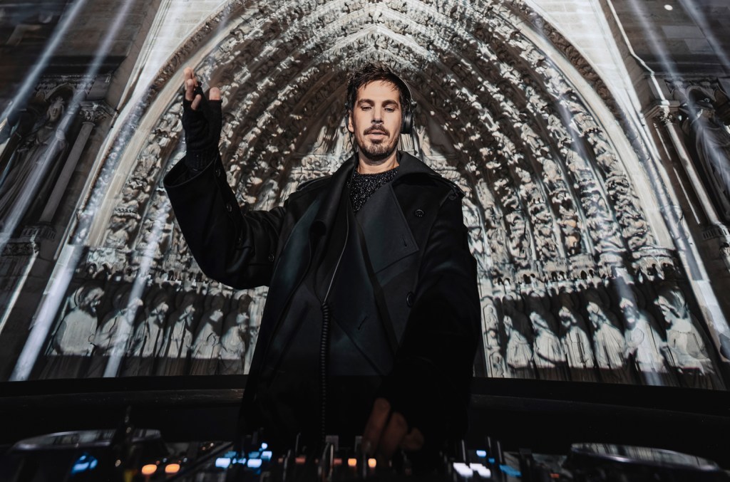 michael-canitrot,-who-played-the-reopening-of-notre-dame,-takes-us-inside-his-dj set