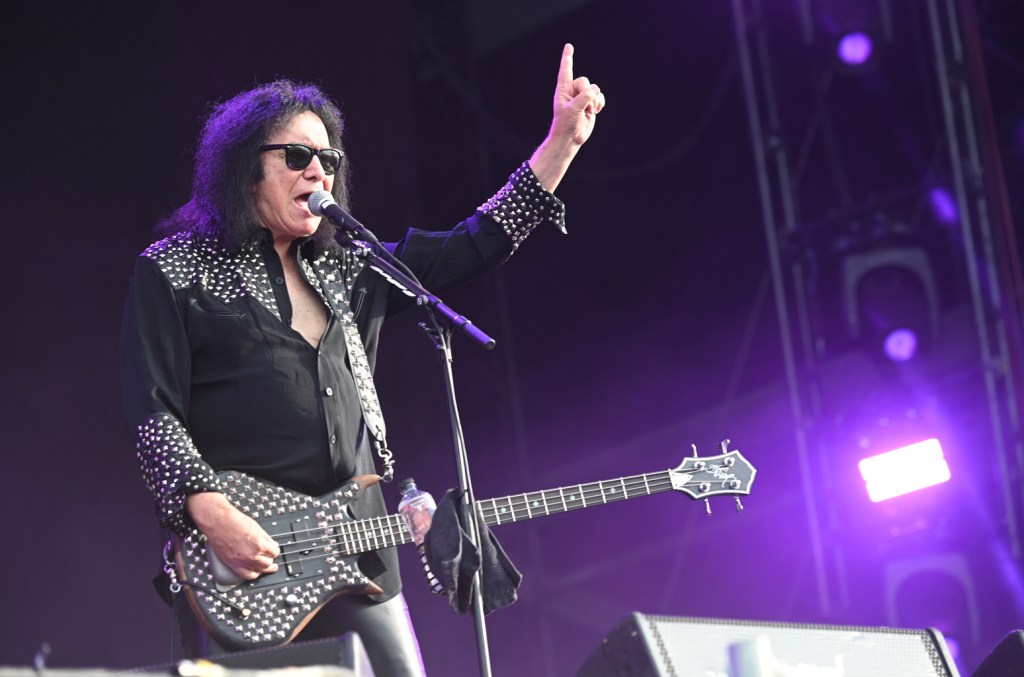 gene-simmons-is-touring-solo,-traveling-light-and-making-lots-of money