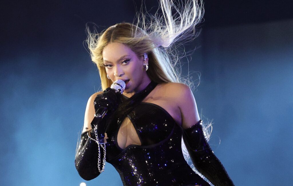 beyonce’s-publicist-shuts-down-rumours-that-her-nfl-christmas-halftime-performance-will-last-20-minutes