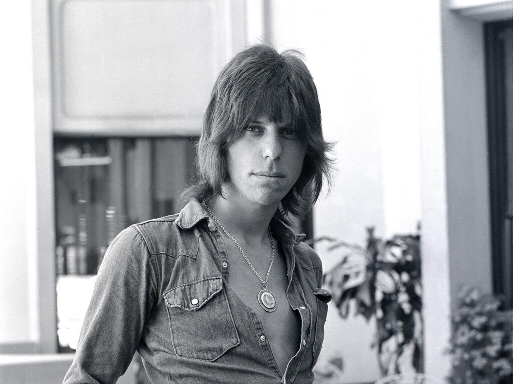 jeff-beck:-“i-was-a-good-bowler,-but-i-just-wanted-to-crack-a-six…”