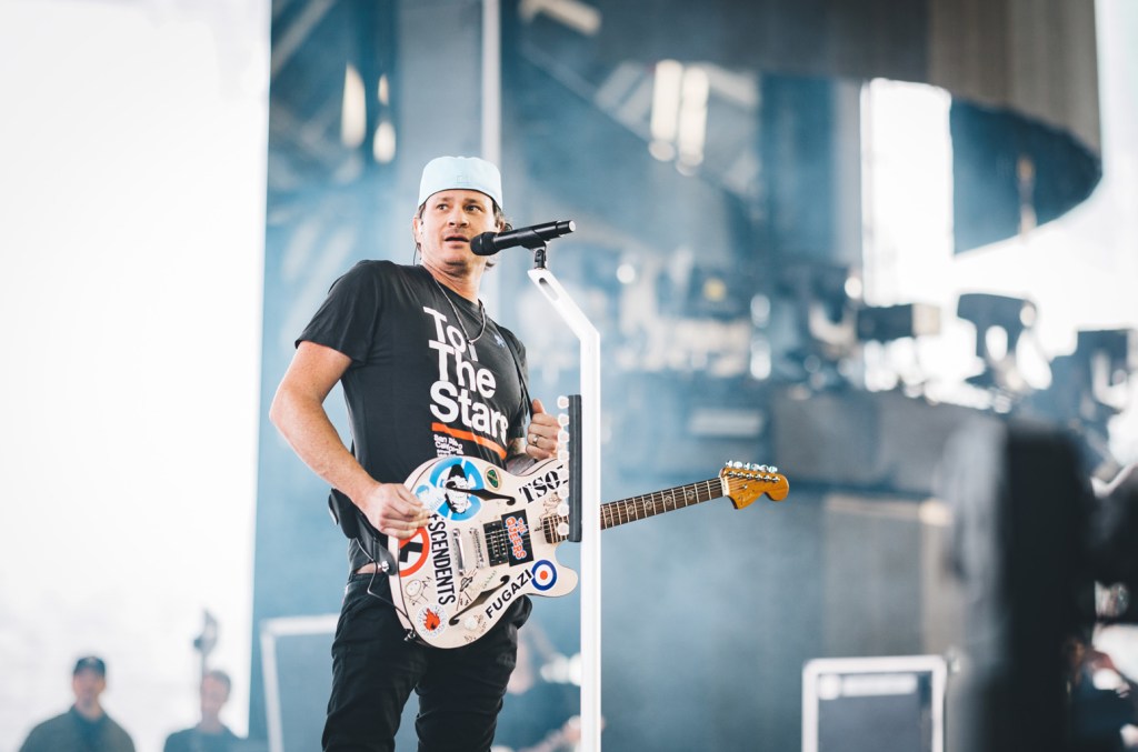 blink-182’s-tom-delonge-shares-his-theory-on-new-jersey-drone sightings