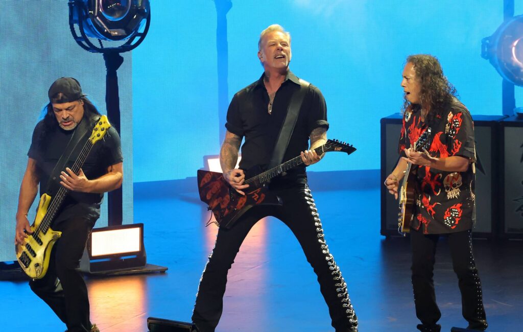 watch-metallica-play-rarities-and-covers-at-‘helping-hands’-benefit-show