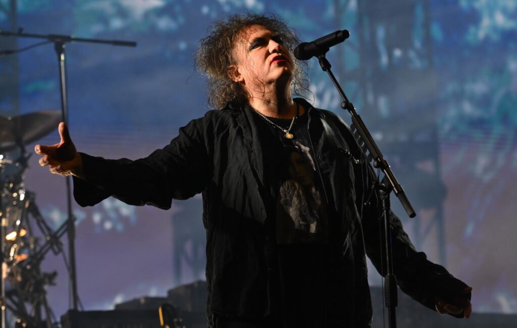 the-cure’s-robert-smith-on-how-quitting-smoking-was-his-“most-important”-decision-in-preserving-his-voice