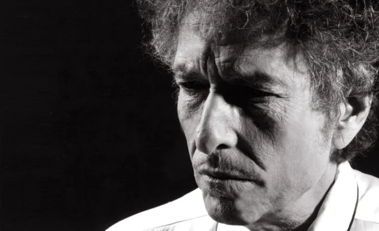 bob-dylan’s-original-typewritten-“mr.-tambourine-man”-lyrics-and-more-set-for-auction-in-2025