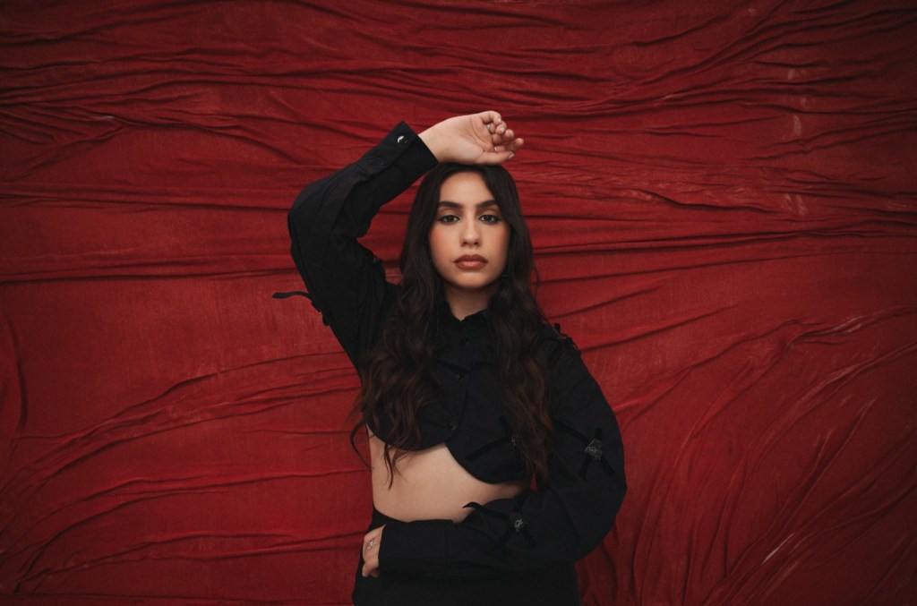 alessia-cara-announces-lenovo-&-intel-partnership,-opens-up-about-her-growth-on-upcoming-album-‘love-&-hyperbole’