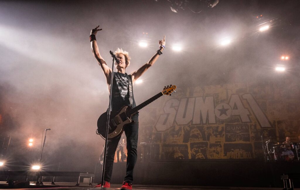 deryck-whibley-on-sum-41’s-“final-run”-of-farewell-shows:- “it’s-finally-hitting-me-that-it’s-coming-to-an-end”