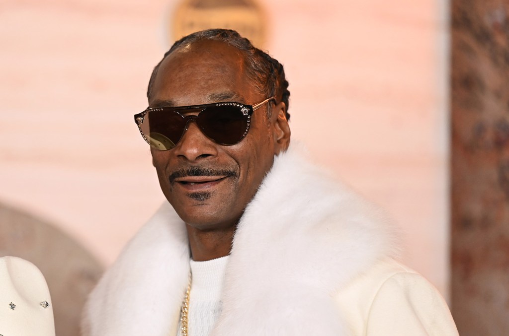 snoop-dogg-admits-to-bumping-eazy-e’s-diss-track-targeting-him-&-dr.-dre:-‘that-s–t-so hard’