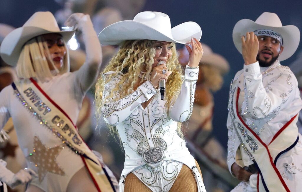 watch-beyonce-debut-‘cowboy-carter’-setlist-for-hometown-christmas-day-halftime-show