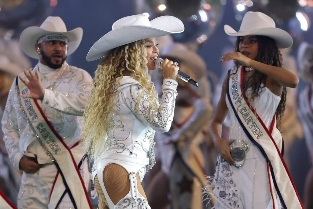 beyonce-debuts-‘cowboy-carter’-cuts-at-nfl-halftime-show