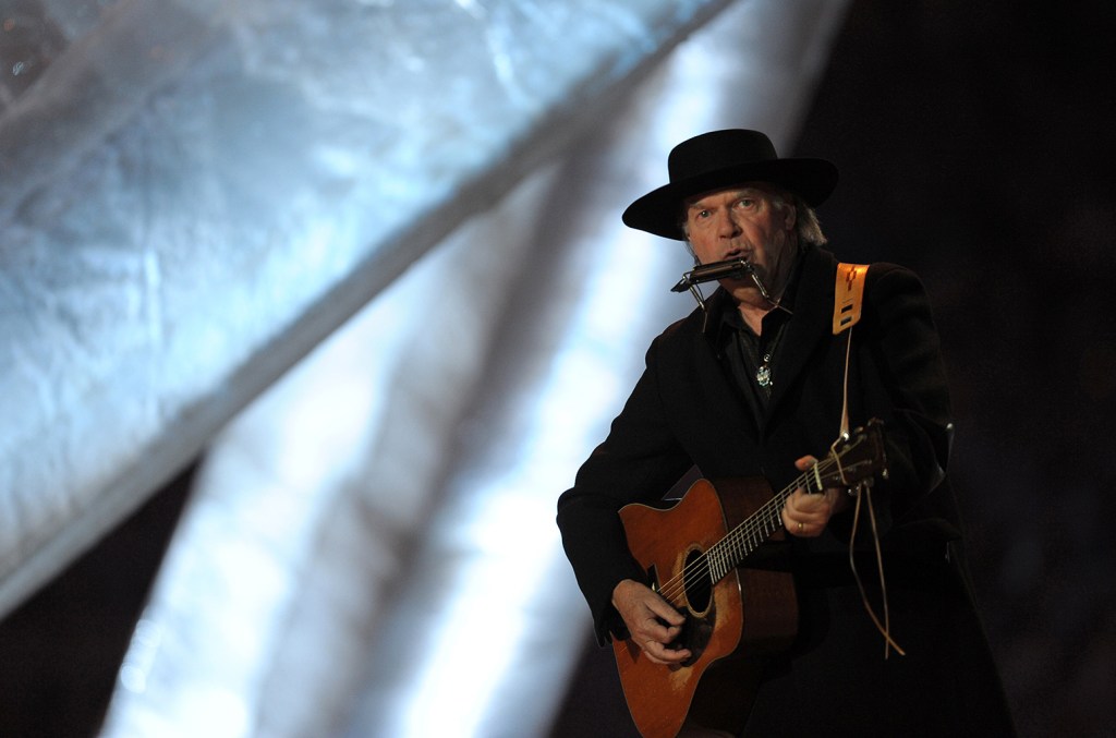 neil-young-dusts-off-‘pardon-my-heart’-for-first-performance-in-50 years