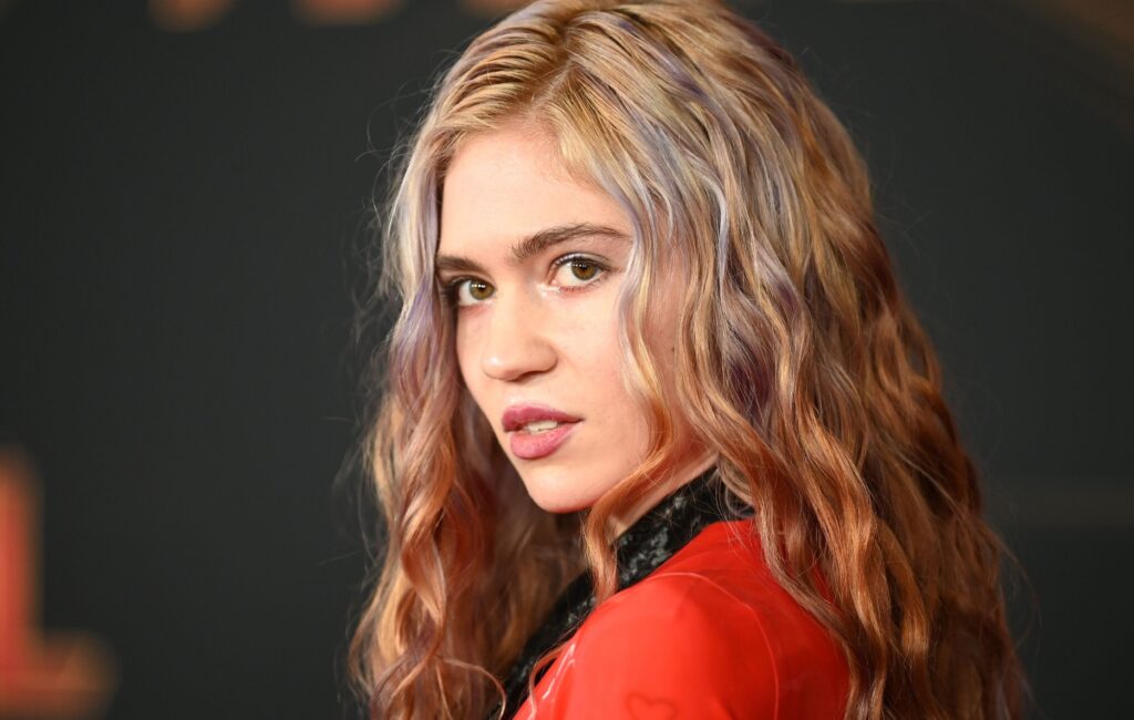 grimes-is-“finally-getting-into-christianity”-to-“quit-vaping”