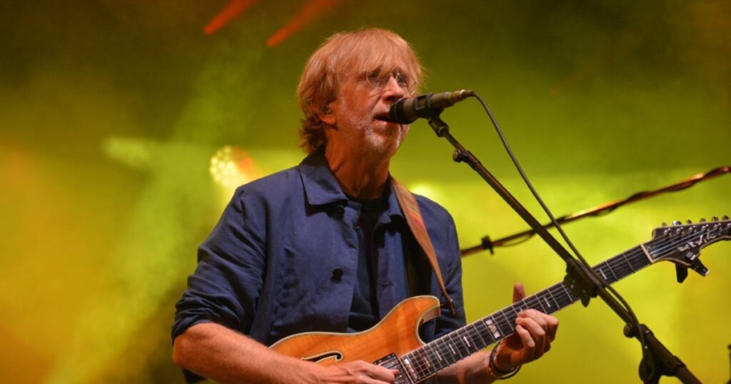 phish-offer-37-minute-“ruby-wave,”-dust-off-jimi-hendrix’s-“bold-as-love”-on-night-two-at-msg