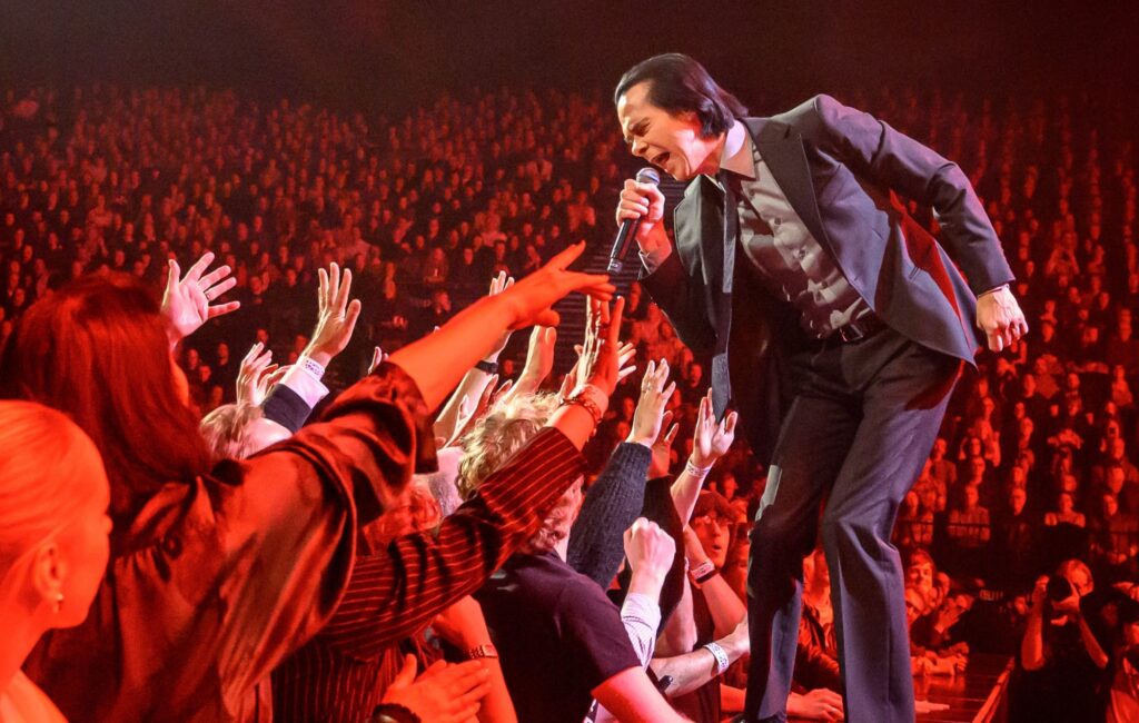 nick-cave-responds-to-fan-who-left-bad-seeds-show-early-for-feeling-“too-emotional”-during-‘into-my-arms’ 