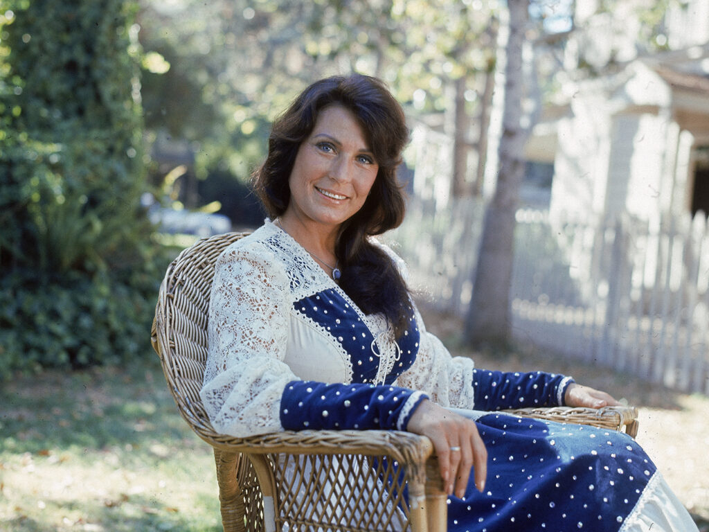 loretta-lynn:-“if-you’re-good-to-the-ghosts,-they’ll-be-good-to-you”