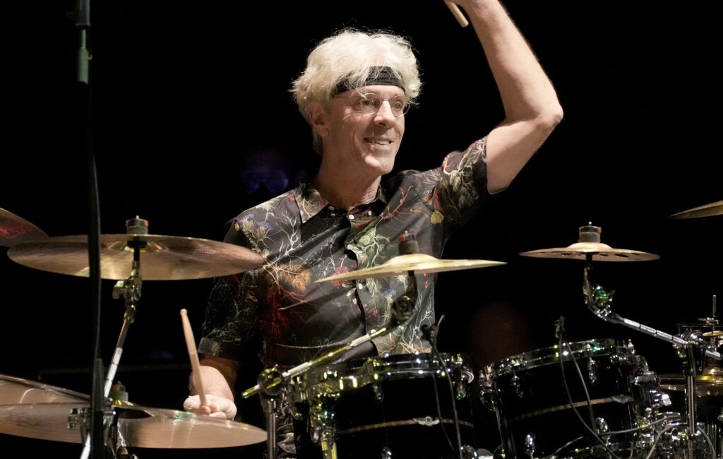 watch-the-police’s-stewart-copeland-hear-limp-bizkit’s-‘rollin’-for-the-first-time-–-and-nail-it-on-drums-straight-away