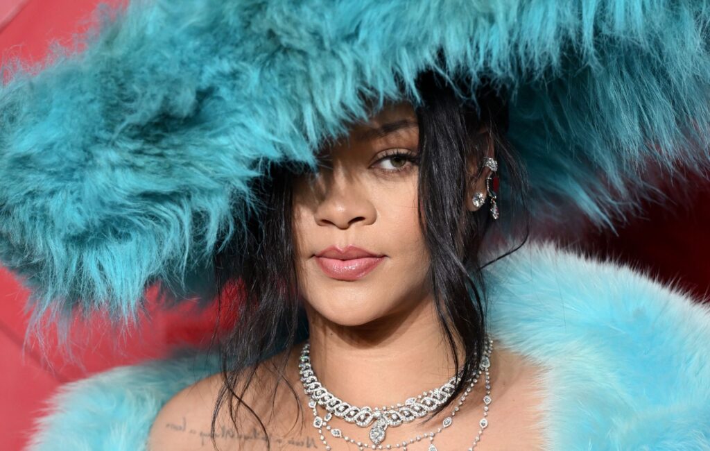 rihanna-hits-back-at-troll-who-called-her-“forehead”-and-demanded-a-new-album-in-2025 