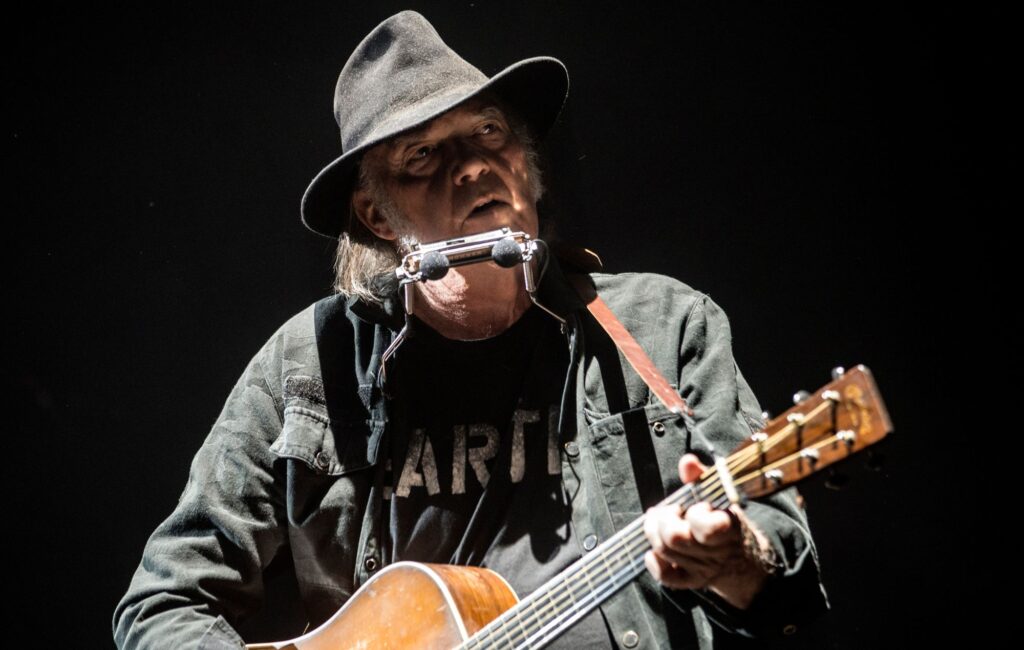 glastonbury-fans-react-to-neil-young-headliner-announcement:-“june-just-got-a-whole-lot-more-exciting”